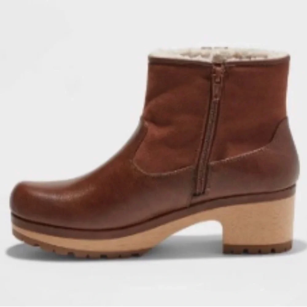 NWT Universal Thread Women's Fawn Clog Boots - Picture 2 of 8